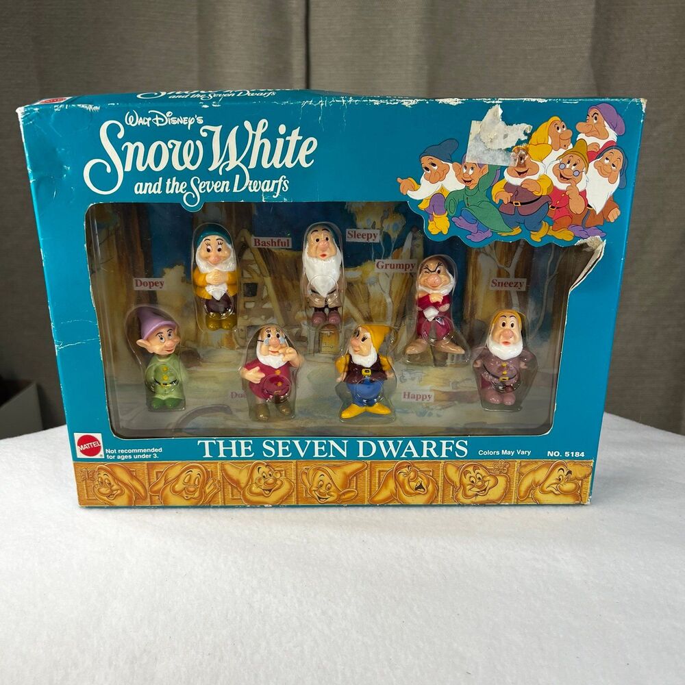 Disney’sSnow White & the Seven Dwarfs plastic figurine collectibles unopened box